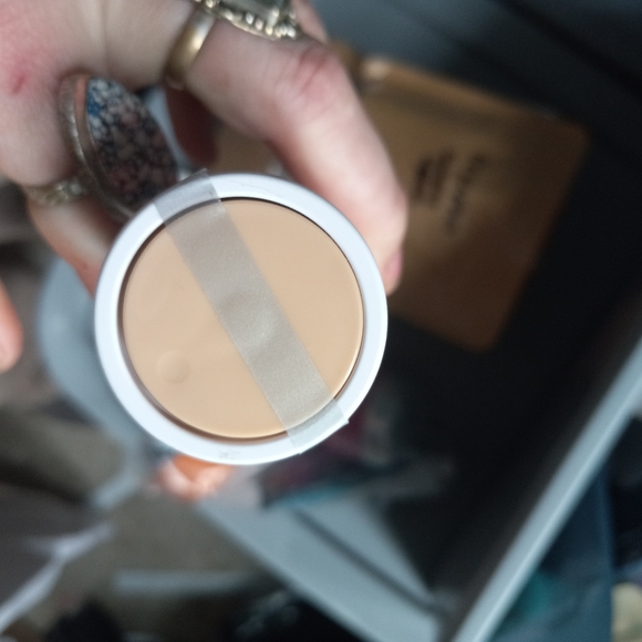 RMS beauty, shade 22 new and Sealed Foundation - Picture 3 of 4